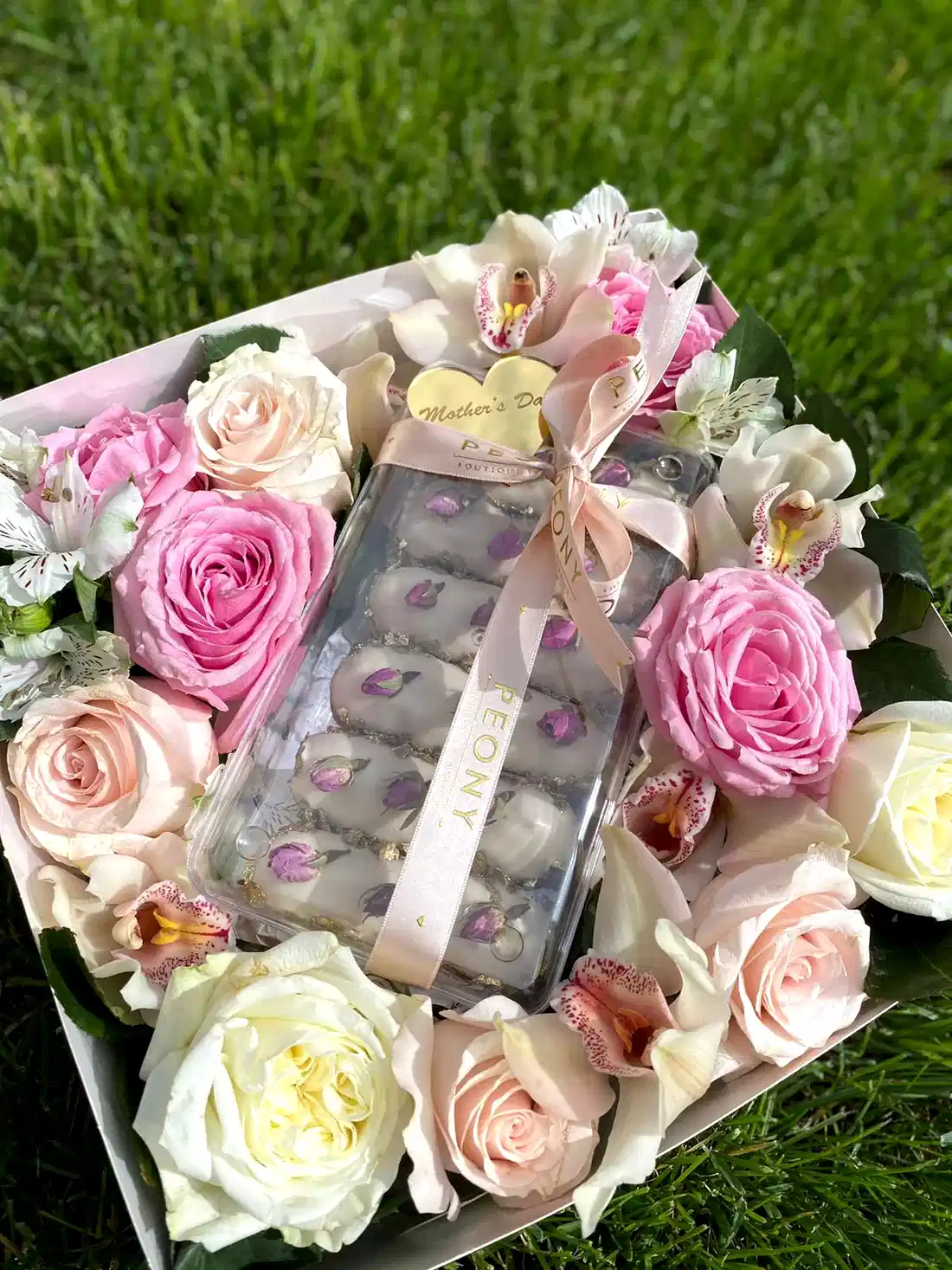 Canlı Çiçekli Eklerli Hediye Kutusu