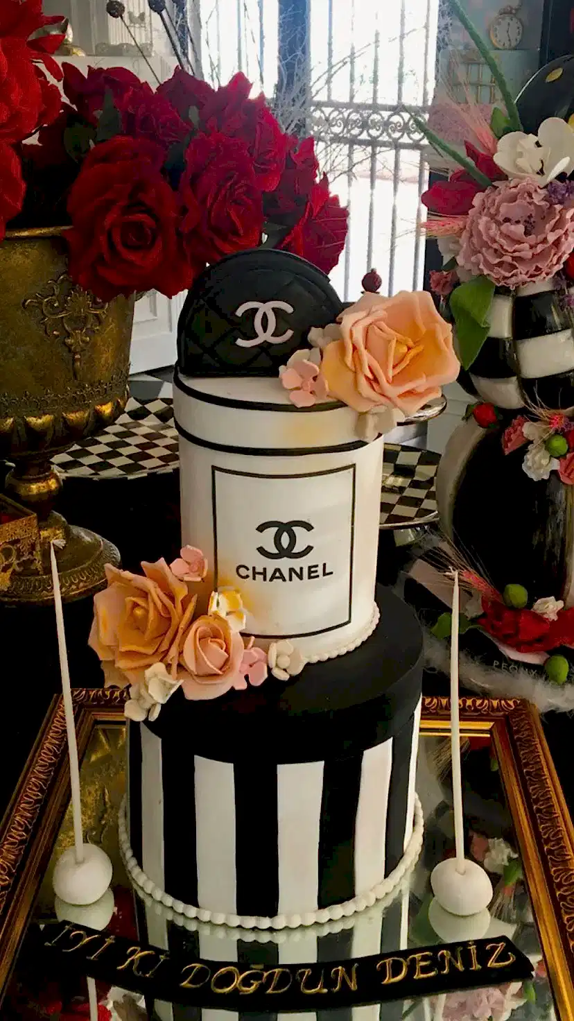 No:121 Şeker Hamurlu Tasarım Pasta