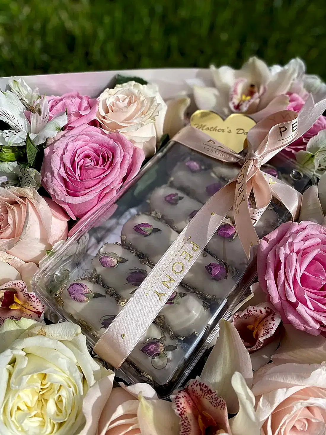 Canlı Çiçekli Eklerli Hediye Kutusu