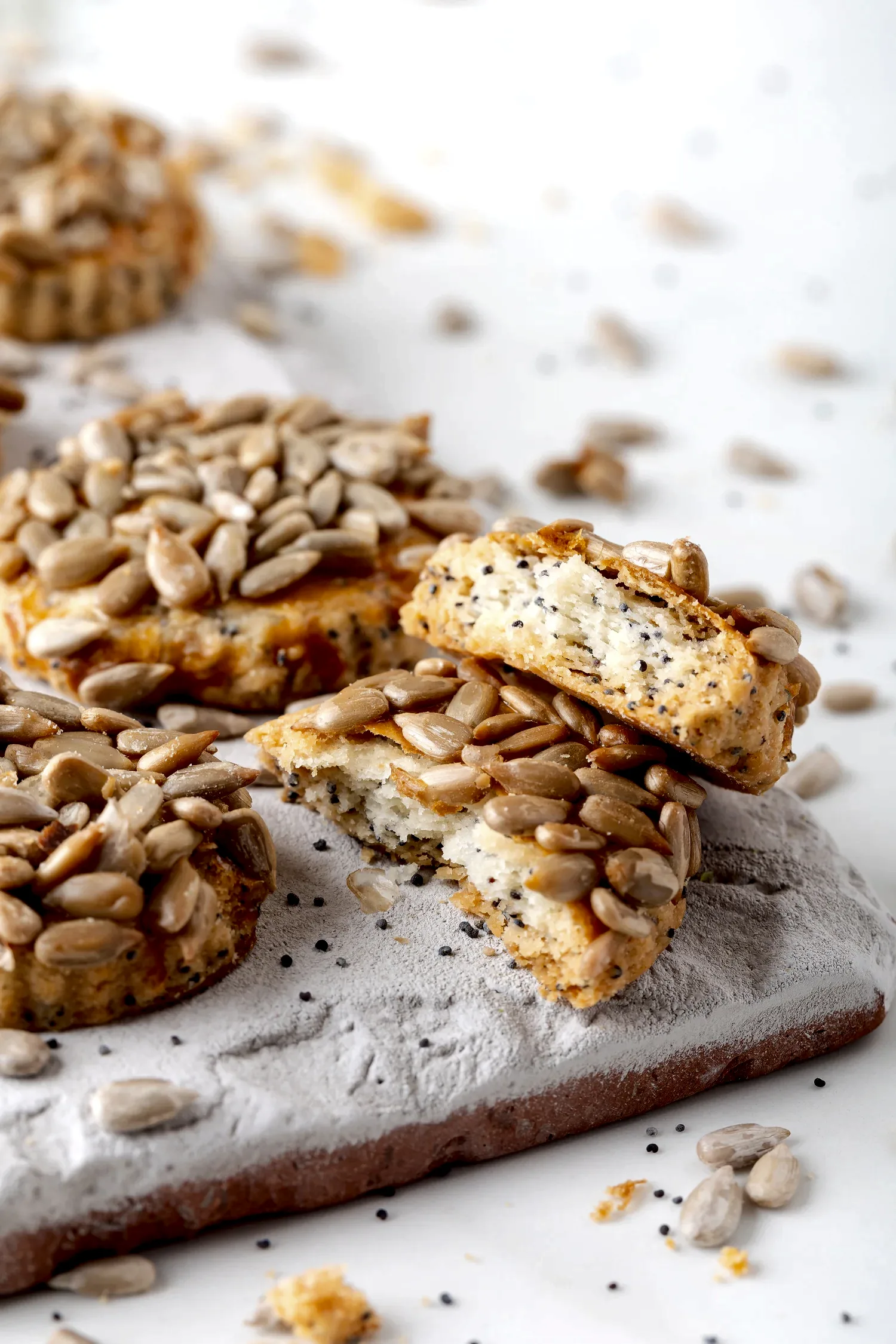 Ay Çekirdekli Mavi Haşhaşlı Kurabiye