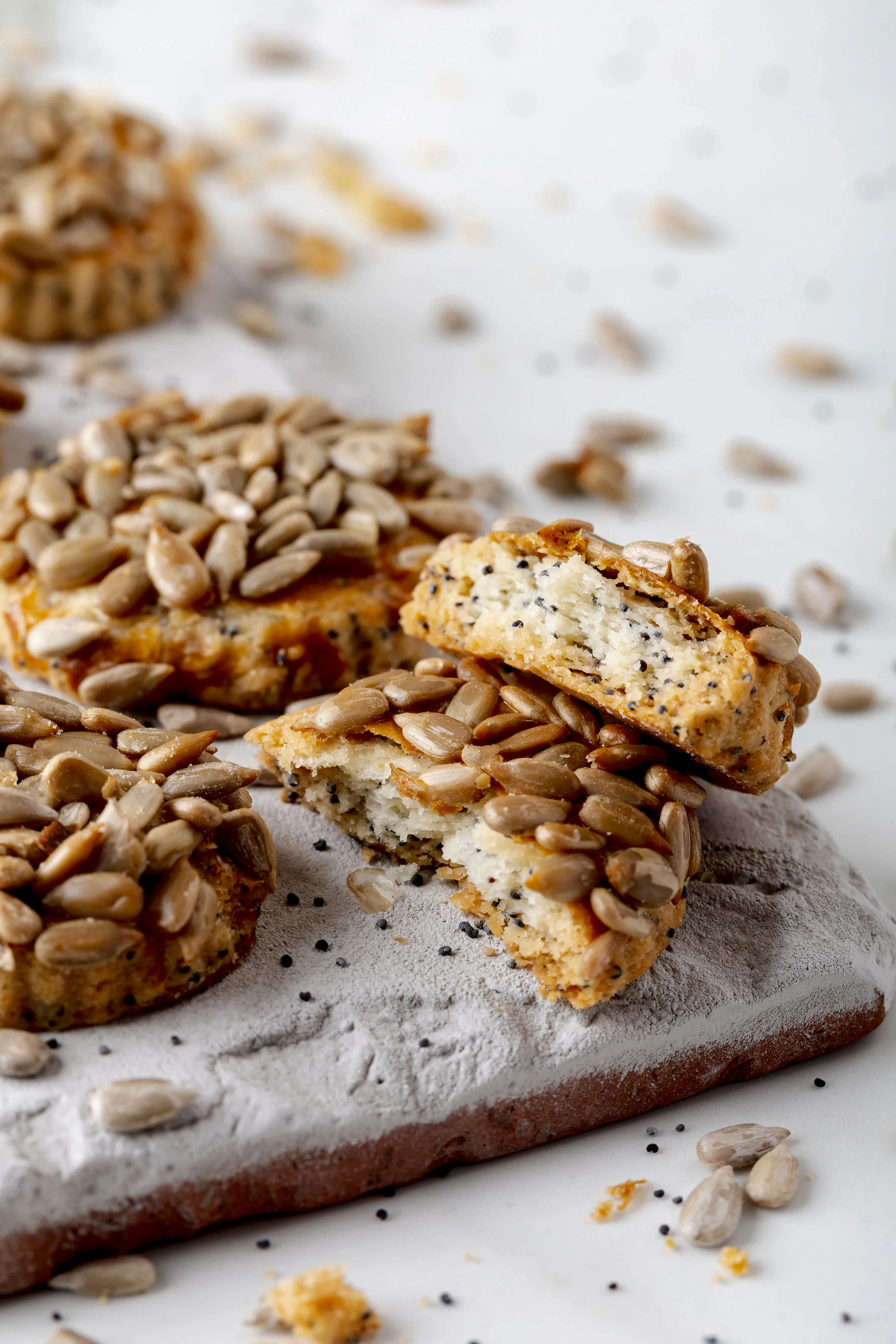 Ay Çekirdekli Mavi Haşhaşlı Kurabiye