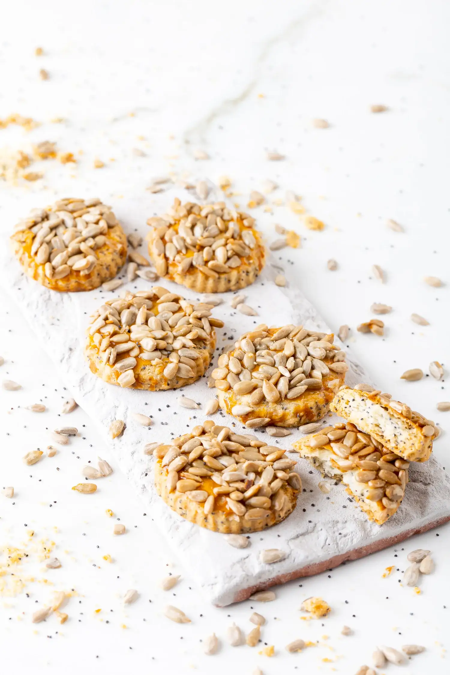 Ay Çekirdekli Mavi Haşhaşlı Kurabiye