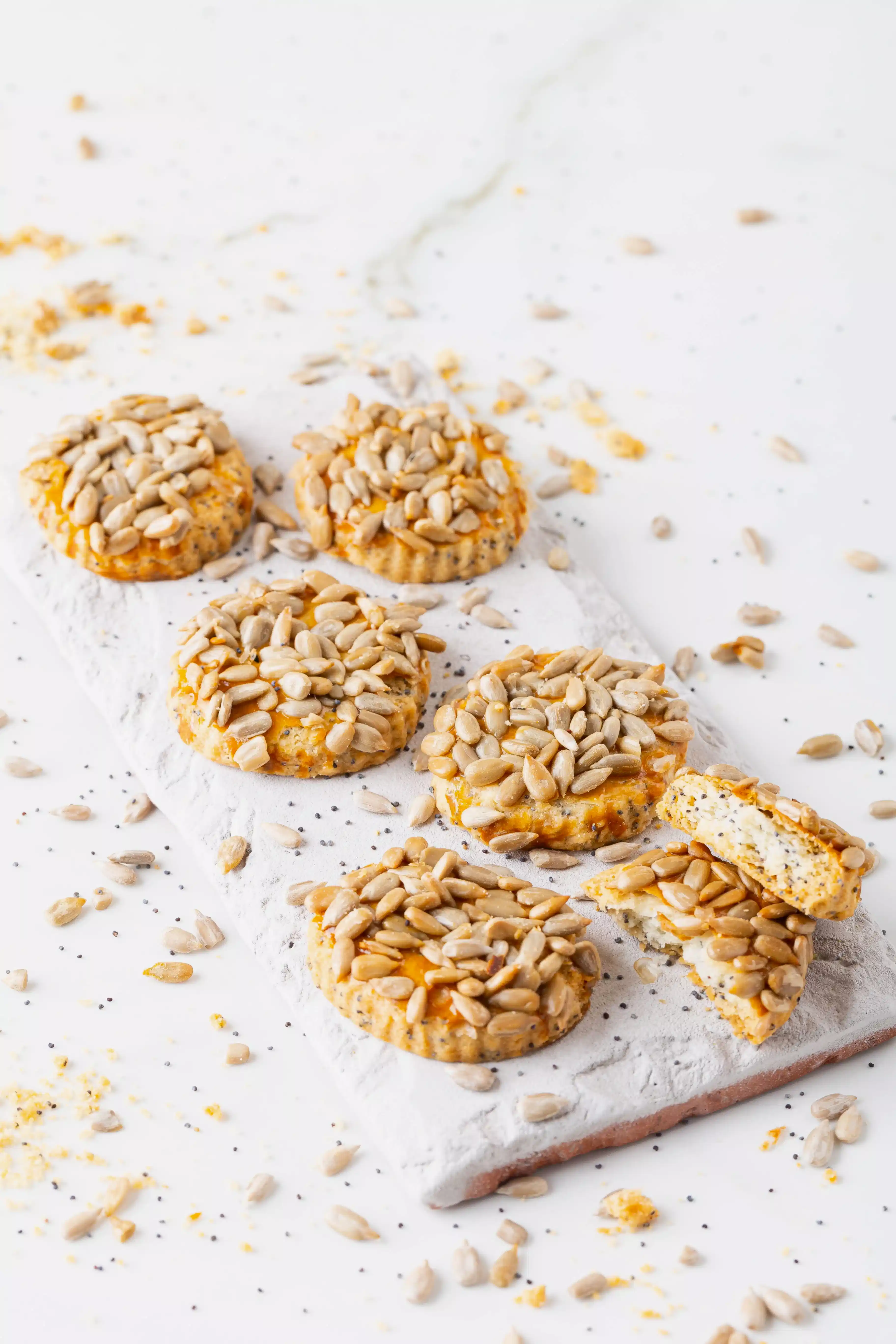 Ay Çekirdekli Mavi Haşhaşlı Kurabiye