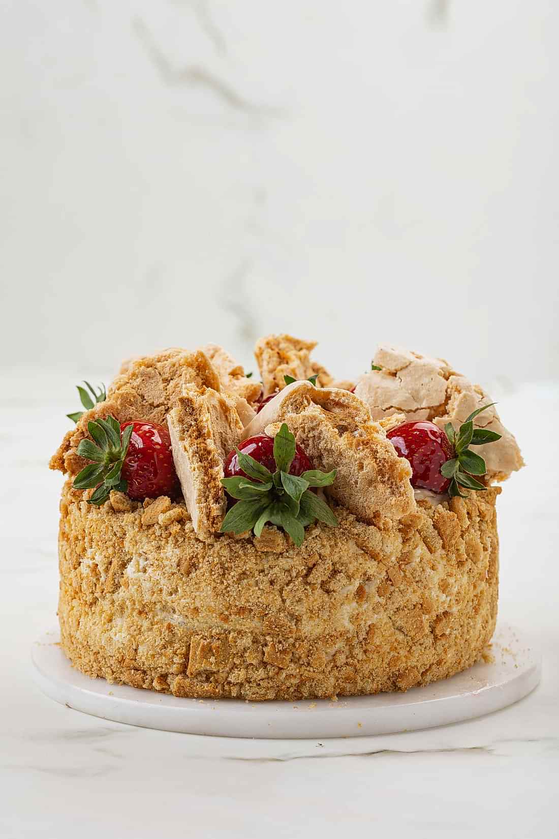 Çilekli Pavlovalı Pasta