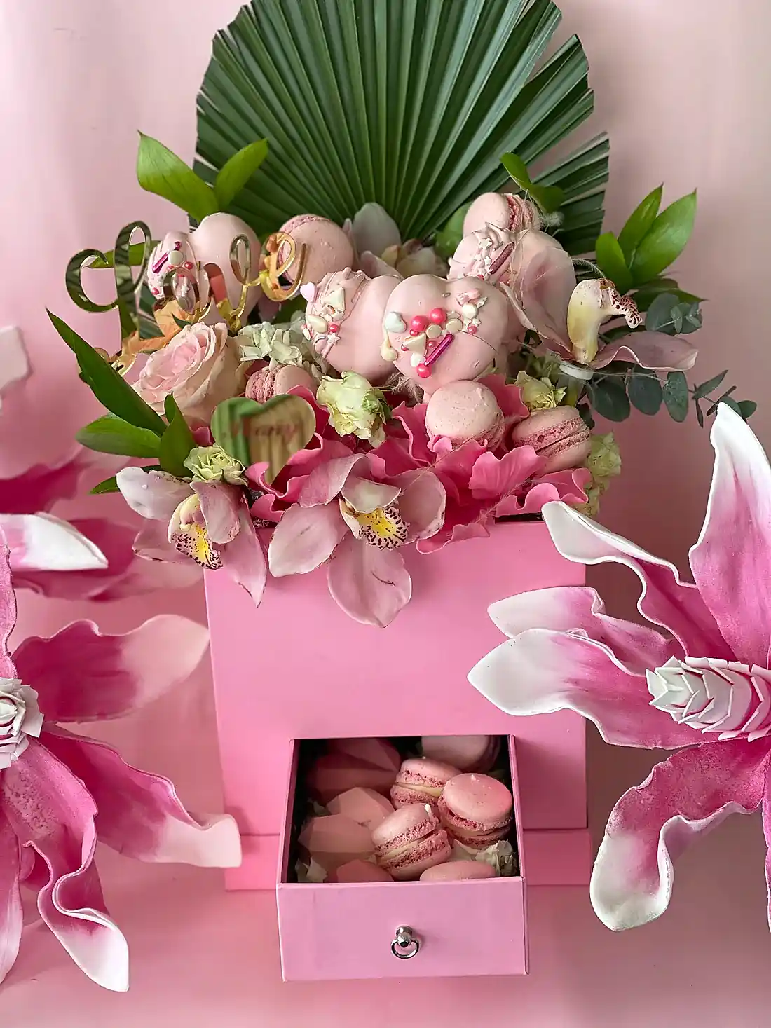 Canlı Çiçekli Sevgililer Günü Hediyelik Aranjmanı