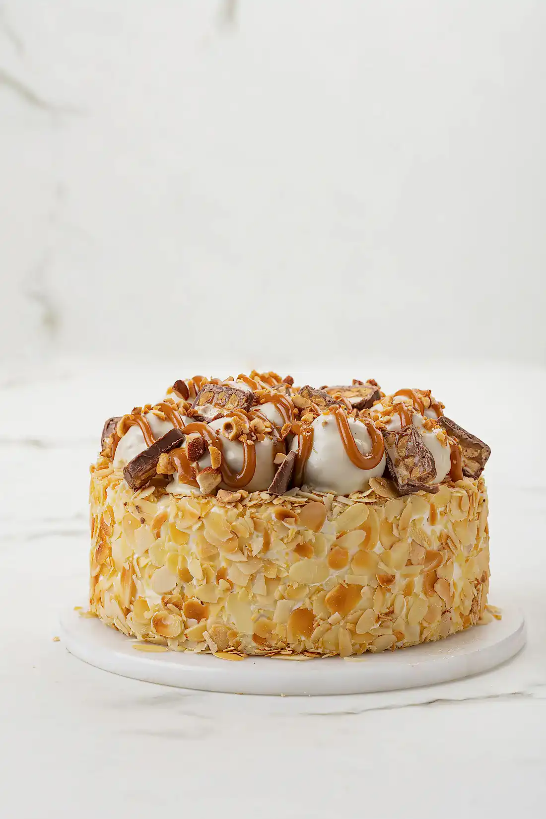 Profiterol Toplu Beyaz Kremalı Muzlu Pasta