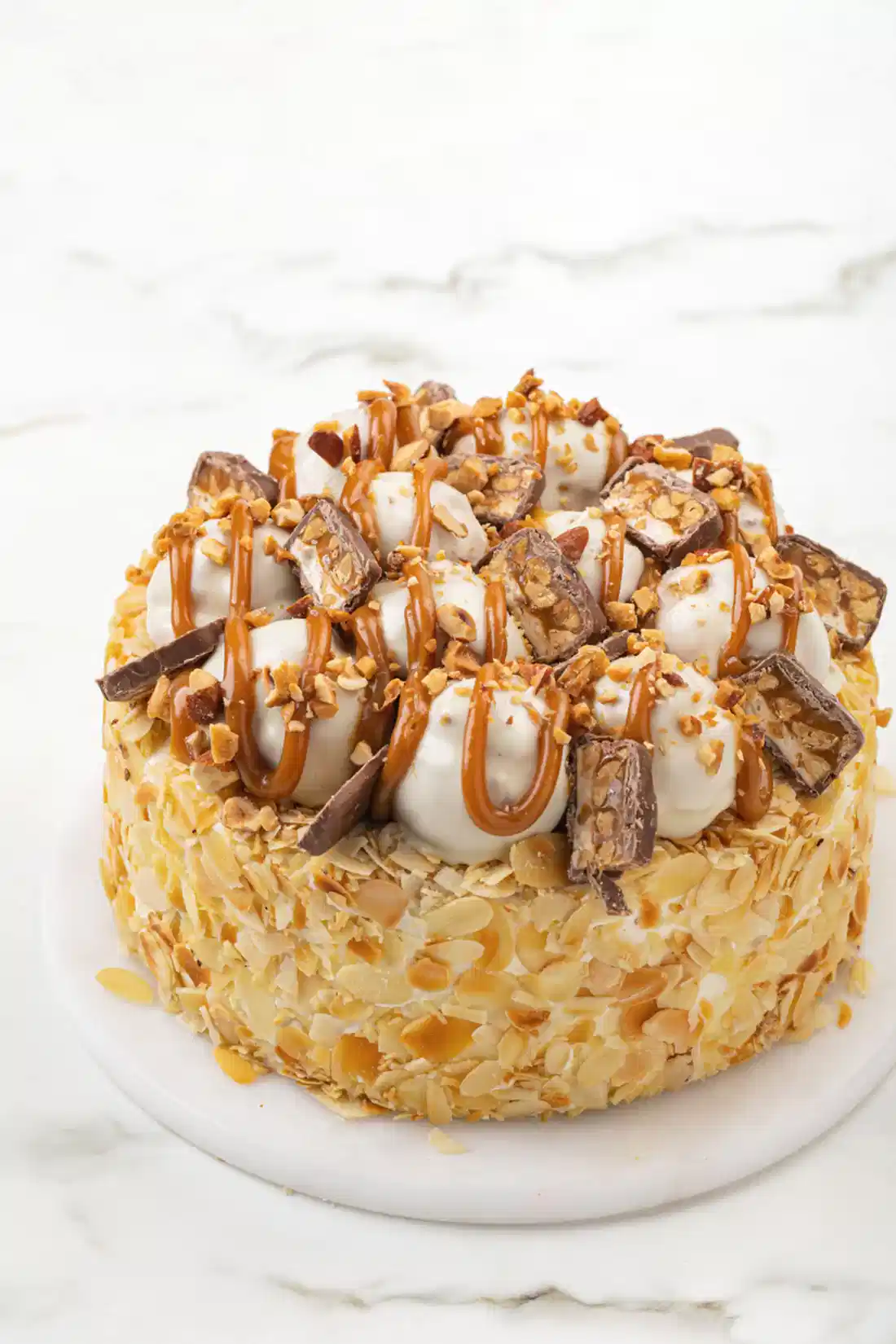 Profiterol Toplu Beyaz Kremalı Muzlu Pasta