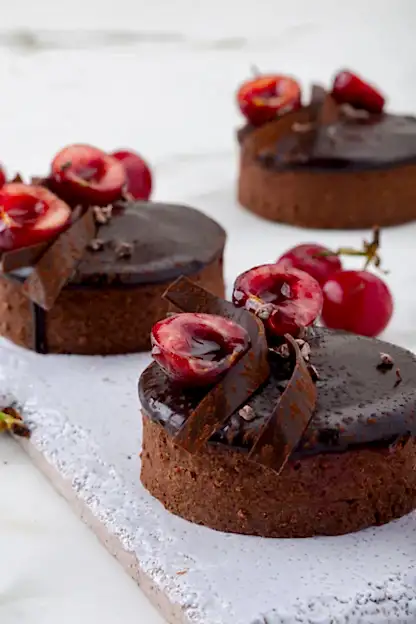 Vişneli Çikolatalı Tart