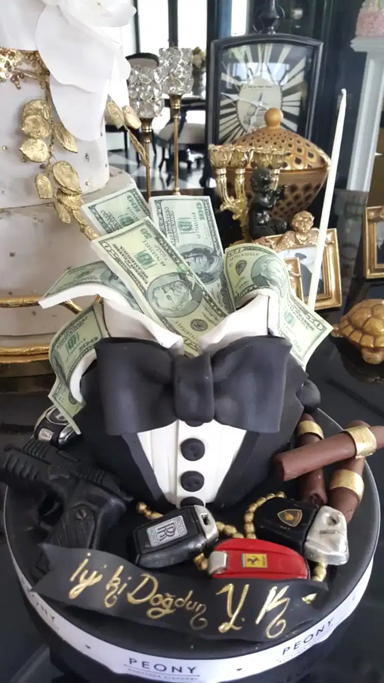 No:84 Şeker Hamurlu Tasarım Pasta